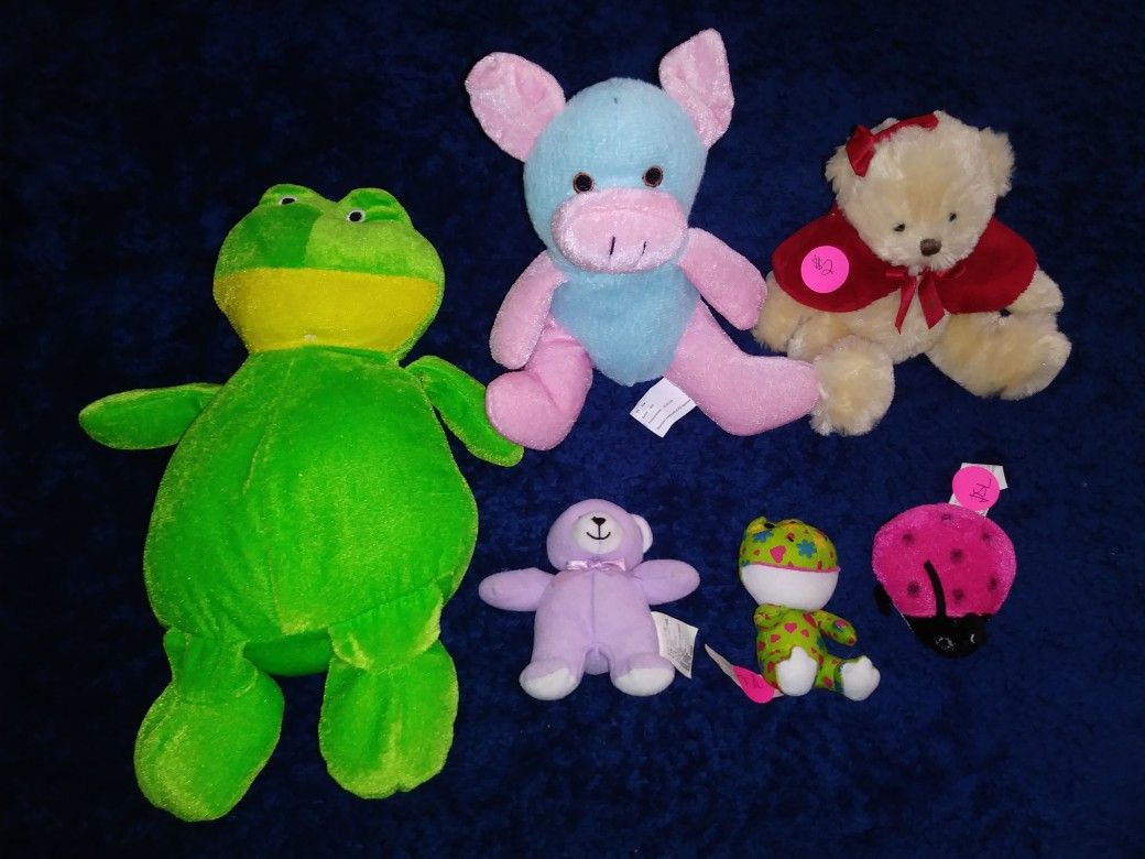 2 frogs, 2 bears, and a pig stuffed animals lot!