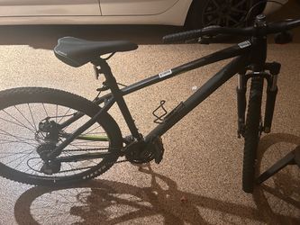 Mountain Bike with Maxxis Tires and Front Suspension