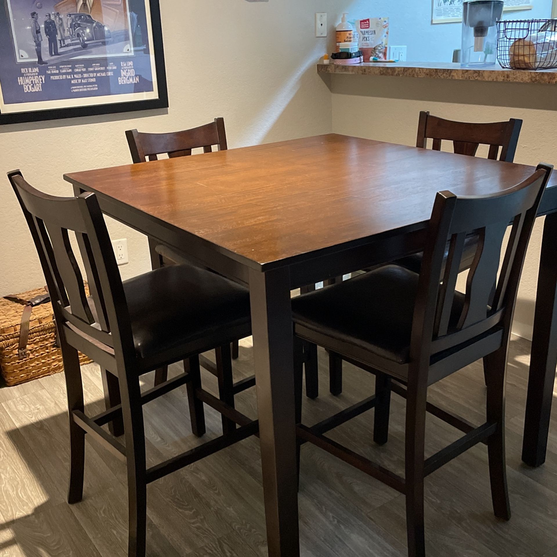 High Top Dining Room/ Kitchen Table Set 4 Chairs