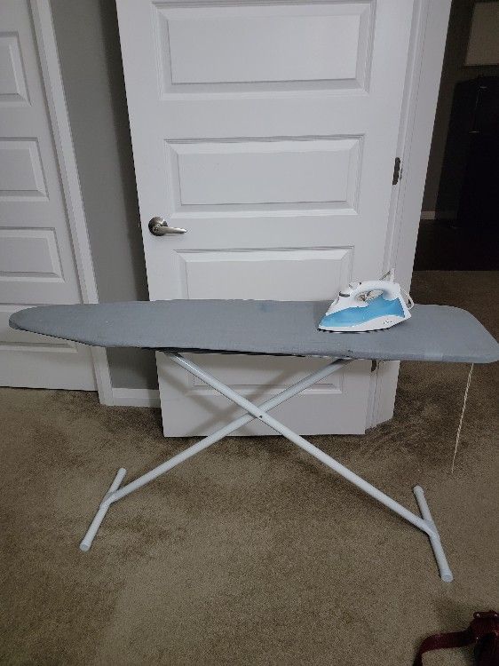 Steam Iron With Ironing Board