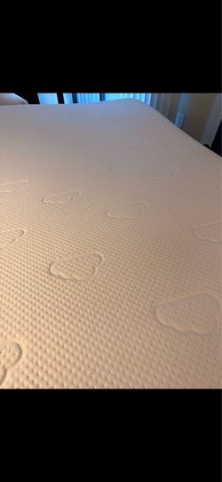 King Size Mattress (Brand: Puffy)