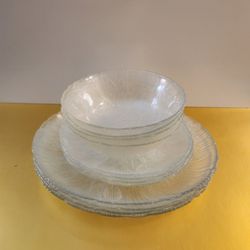 ARCOROC Vintage Clear Glass 12 Piece Dish Set, Plates & Bowls w/ Relief Pattern / Juego de vajilla 12 pz.