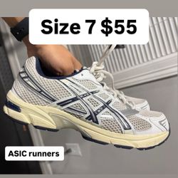 ASIC Runners Size 7