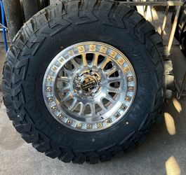 Dodge Ram 2500 wheels and tires 17” with 35”