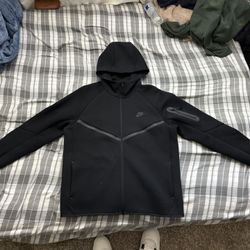 black large nike tech