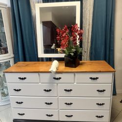 Dresser With Mirror 