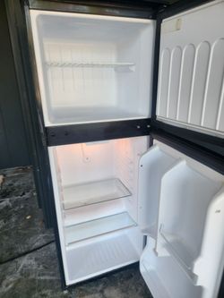 Mini fridge with freezer