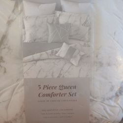 5 Piece Queen Bedding - Grey And White 