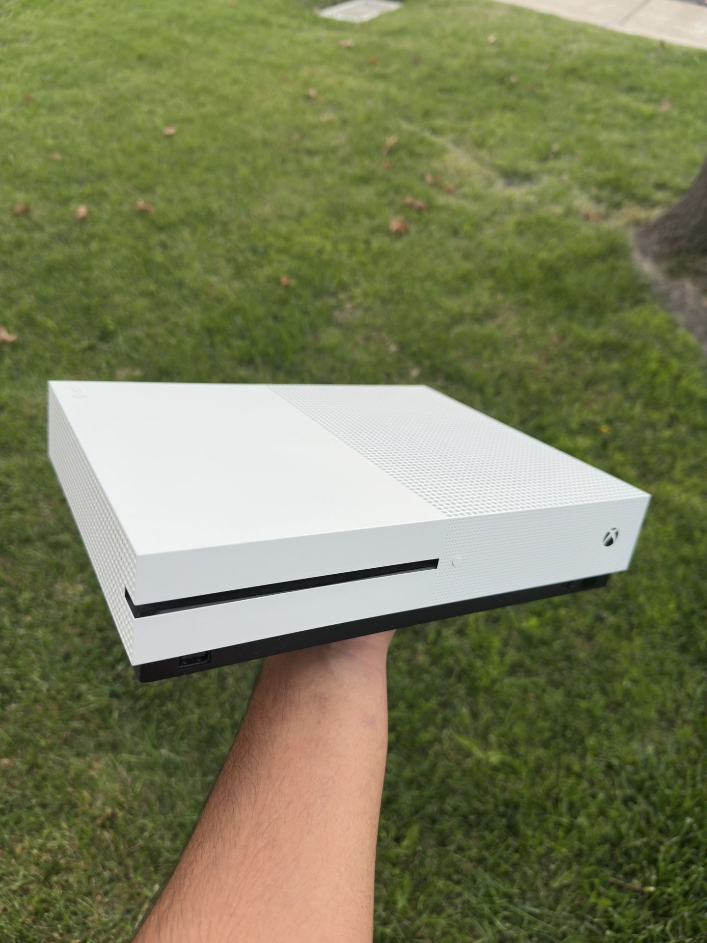 Xbox One S (No Controller)