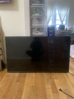TCL 48” ROKU SMART TV 55S403 Class 4-Series - Needs Screen Repair!