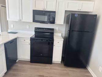Kitchen appliances set plus washer and dryer