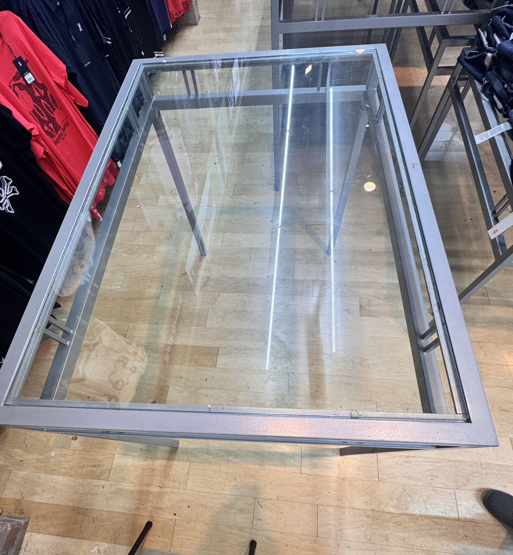 Nice Tables With Heavy Glasses