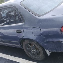 2000 Toyota Corolla