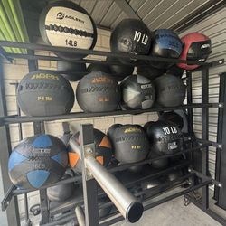 Medicine Balls WEIGHTS: 2x10, 2x12, 3x14, 3x16, 1x18, 2x20, 2x25 And 1x30 Lbs ONLY $1 PER POUND 