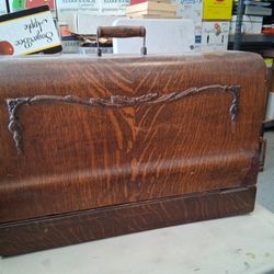 Wilson Rotary antique Sewing machine in Oak case