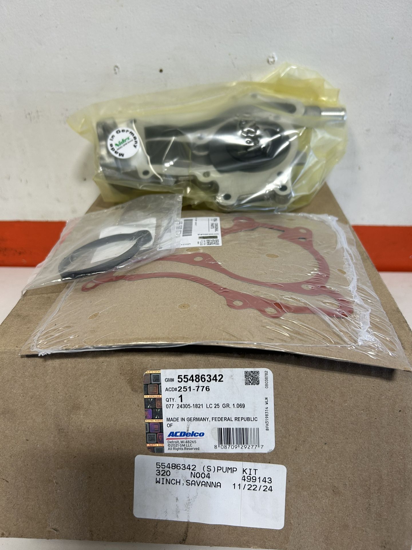 Engine Water Pump Kit With Gasket