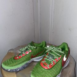 Nike Lebron 20 GrinchStocking Stuffer Men Sz 9 