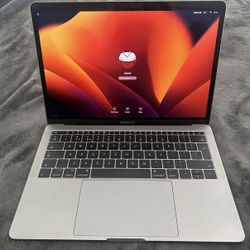 2017 MacBook Pro 8/256 (no Charger)