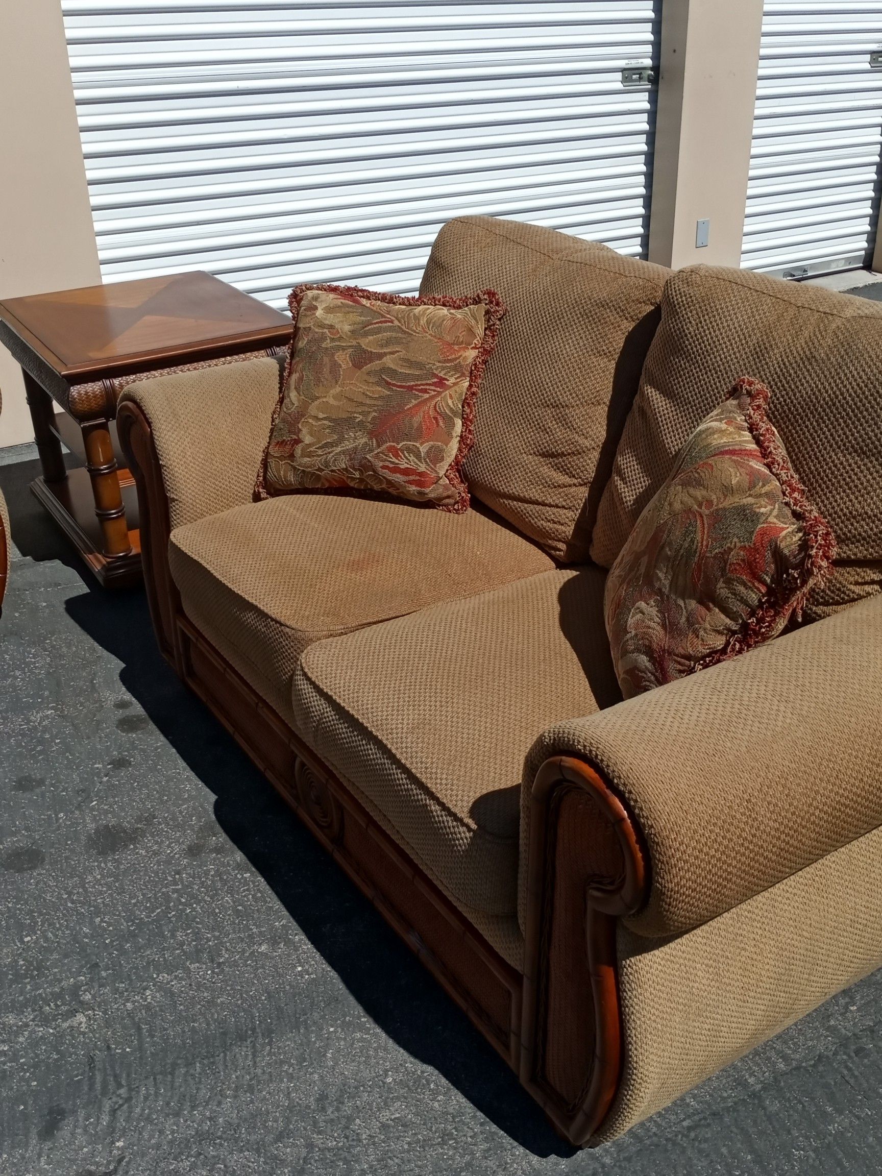 RC Willey Livingroom Set Free Delivery Excellent Condition