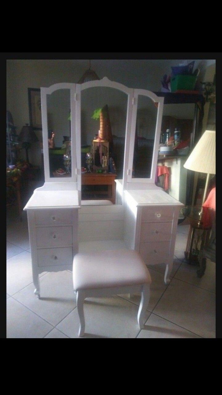 ANTIQUE VANITY. MIRROR EASILY REMOVABLE. . SLIDES IN AND OUT