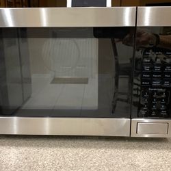 GE Microwave Oven  -Brand New