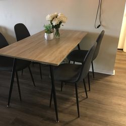 Dinning Room Table And Chairs 