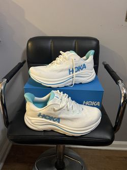 Hoka Clifton 10/ Size 11D Men’s $95