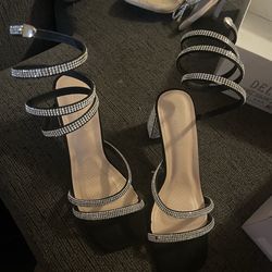 Black heels size 7