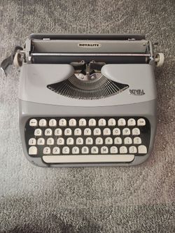 Vintage Royal Royalite Portable Typewriter