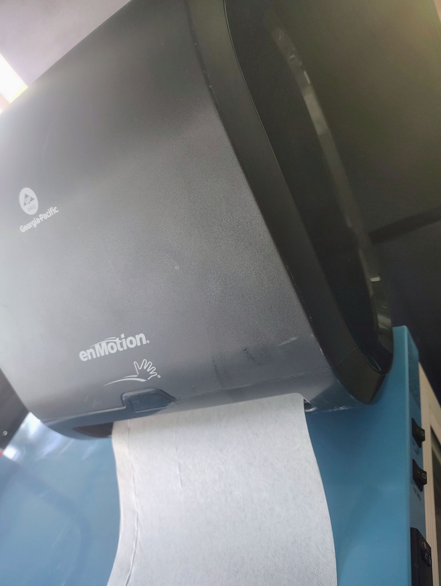 PAPER TOWEL DISPENSER