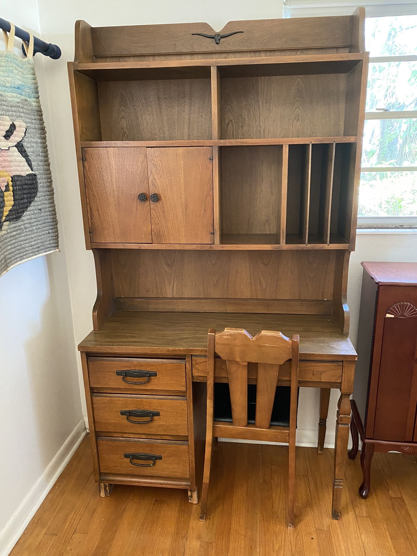 Single Pedestal Desk W/ Optional Hutch Top