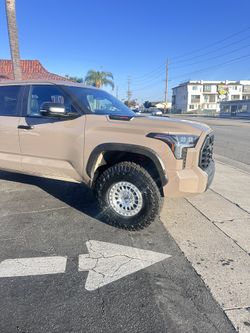 Wescott Design Tundra Trd Pro Kmc 17” Km552 37” Tires