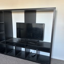 Entertainment/TV center