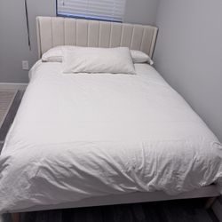 Queen Size Bed With Mattress 