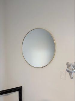 28” round mirror