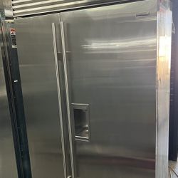 2022 Sub-Zero Refrigerator Side By Side Stainless Steel Ice & Water
