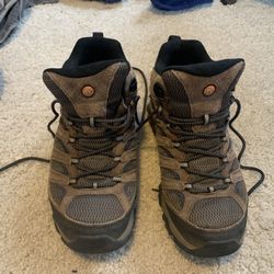 Hiking Boots - Merrell Moab Mid 3