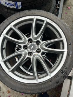 Ford Mustang two Rim 19