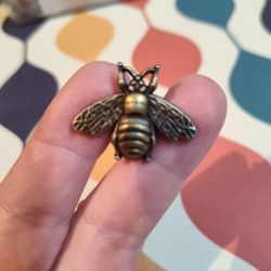 Small Bee Drawer Pull Knob for Refurbishing Redecorating Etc