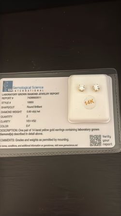 14k gold earring with diamond