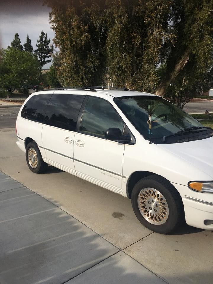 1996 Chrysler Town And Country Minivan One Owner