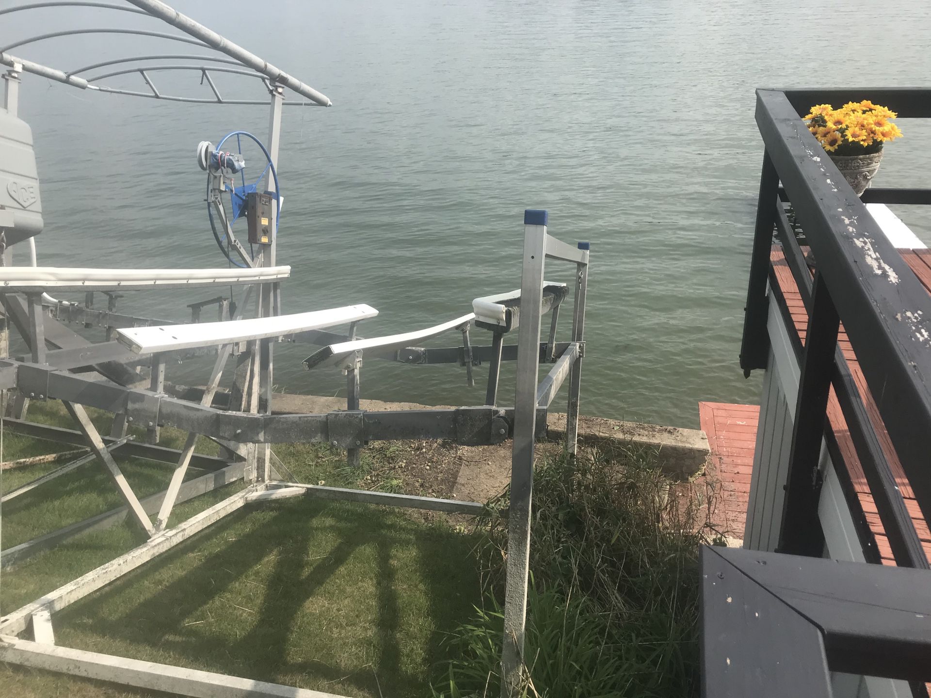 ShoreMaster Electric Boat Lift