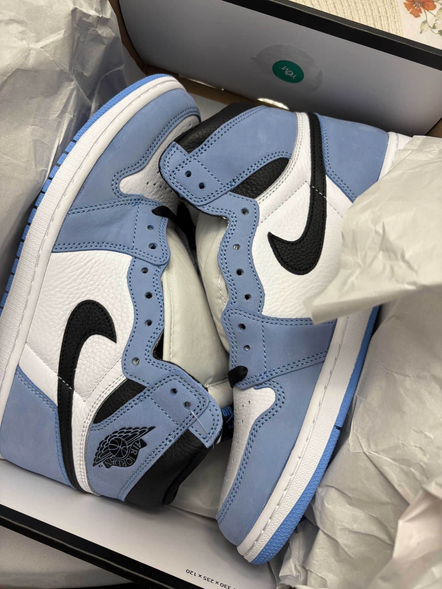 Men’s 10.5 Air Jordan 1 University Blue