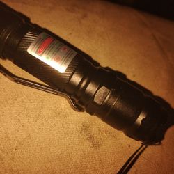 Brand New 532nm Ultra Powerful Tactical Green Laser Light !