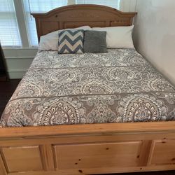 Queen Mattress    Must Go This Week. Delivery Available.