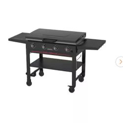 Daytona 4-Burner Propane Gas Griddle with Lid in Black