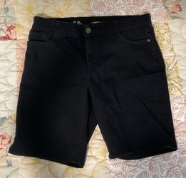 Black Liz Claiborne Bermuda shorts 16P