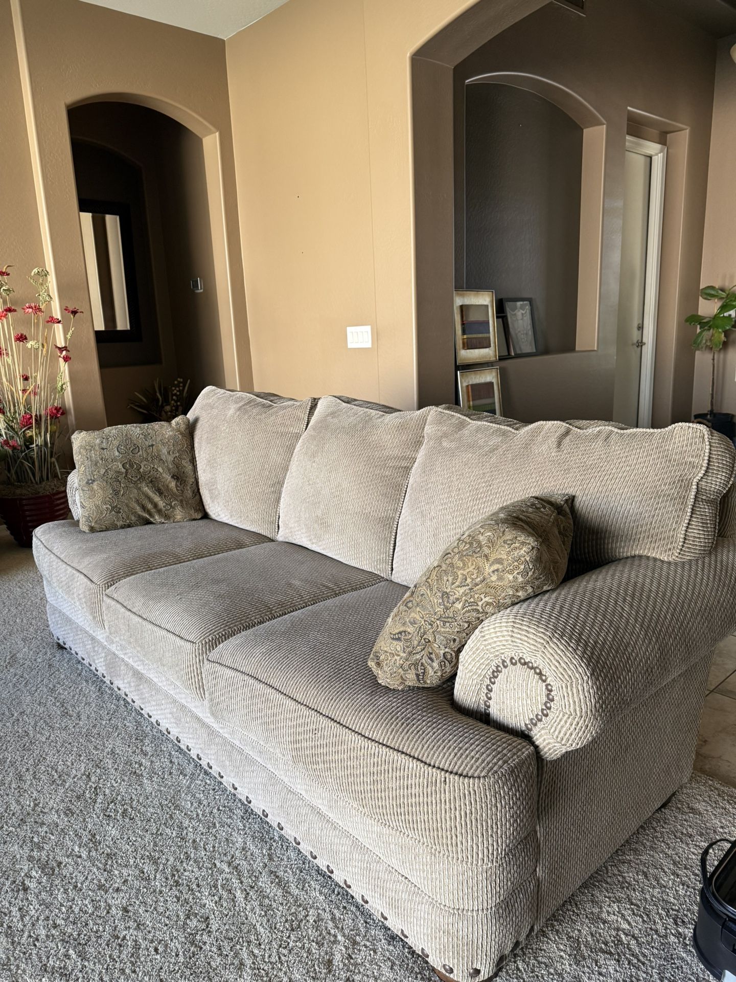 *LIKE NEW* 3PC. SOFA SET