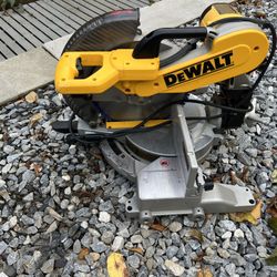12” Dewalt Saw Great Condition 