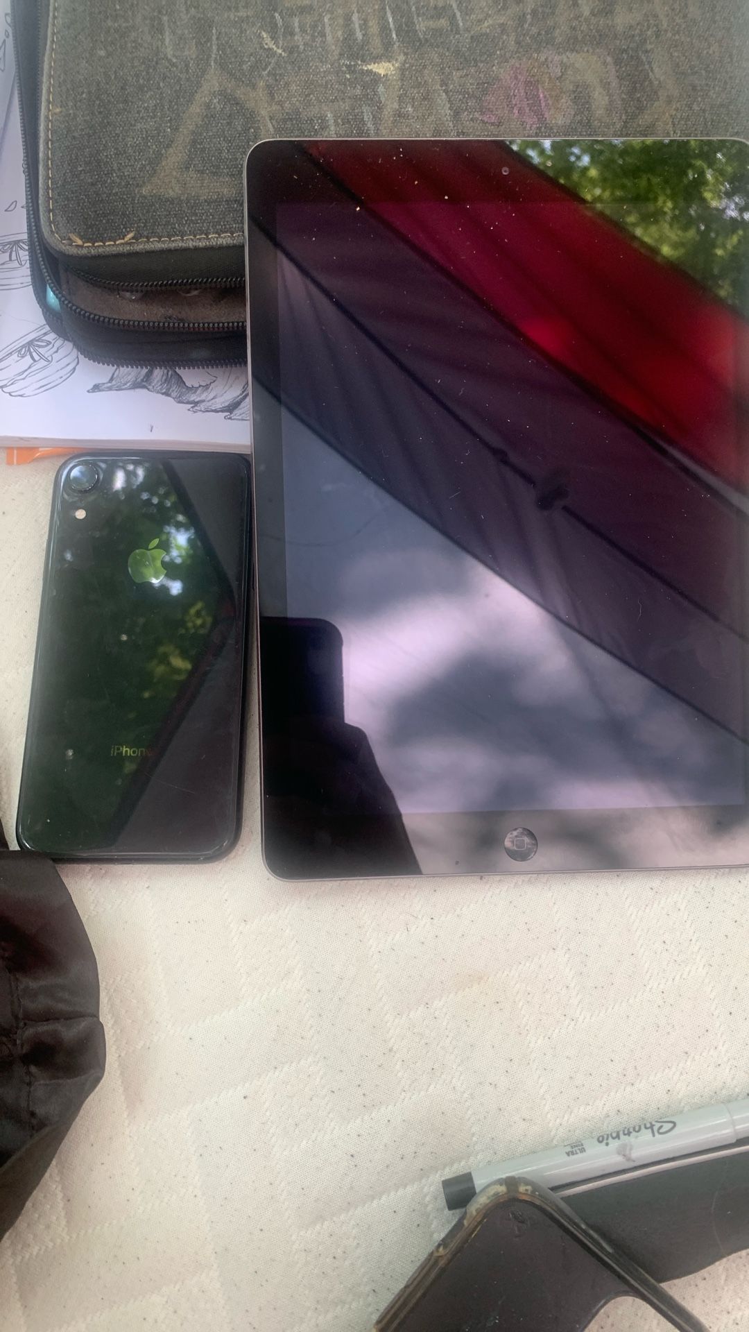 IPAD AIR AND IPHONR XR (both Have A Screen Lock But Are Network Unlocked)